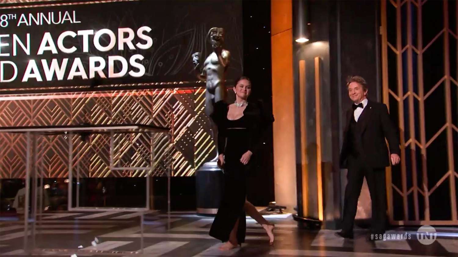 Selena Gomez goes barefoot at SAG Awards
