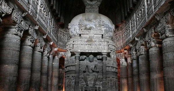 Ngôi đền cổ xưa ở Ấn Độ được tạc hoàn toàn từ một khối đá khổng lồ