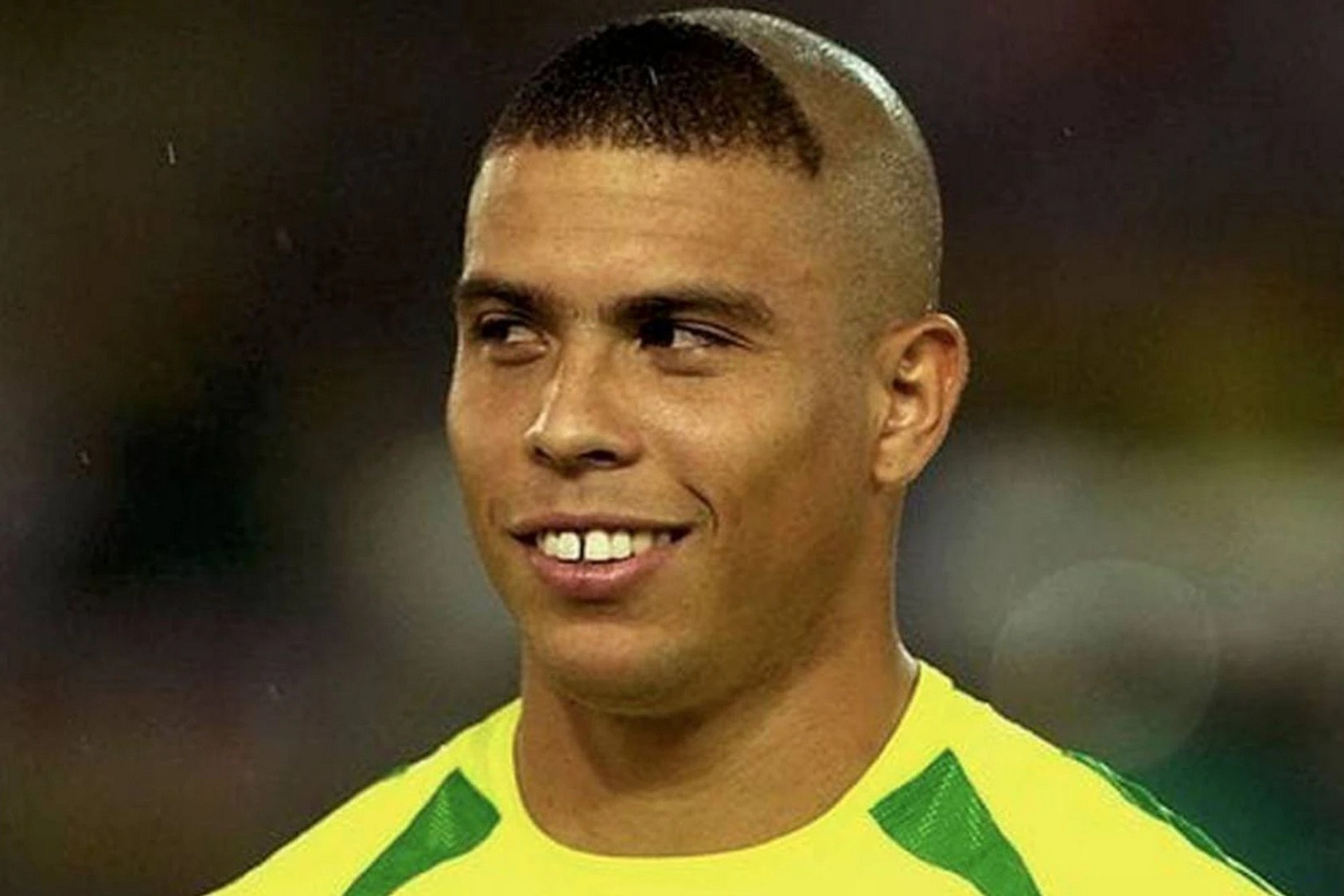 Bị đuổi học vì hớt tóc giống Ronaldo