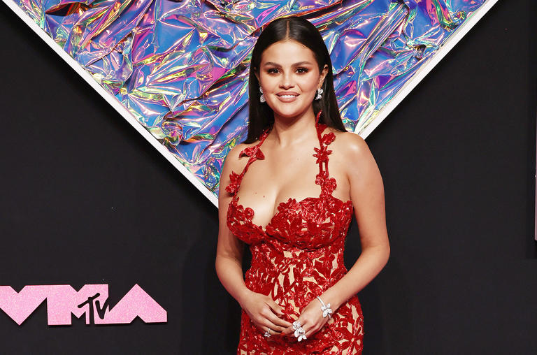 Selena Gomez Looks Back on 2023 With ‘Moments in Time' Photos of Sister Gracie & Friends