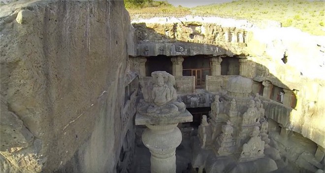 Khám phá ngôi đền cổ 1.200 năm tuổi được tạc từ duy nhất một khối đá siêu to khổng lồ - Ảnh 4.