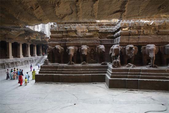Khám phá ngôi đền cổ 1.200 năm tuổi được tạc từ duy nhất một khối đá siêu to khổng lồ - Ảnh 5.