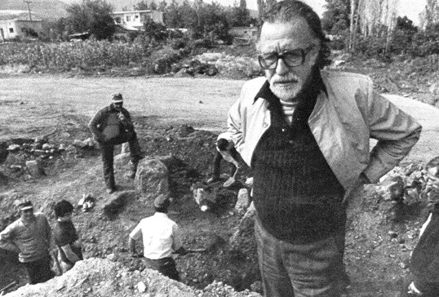 Manolis Andronikos in the excavations of Vergina