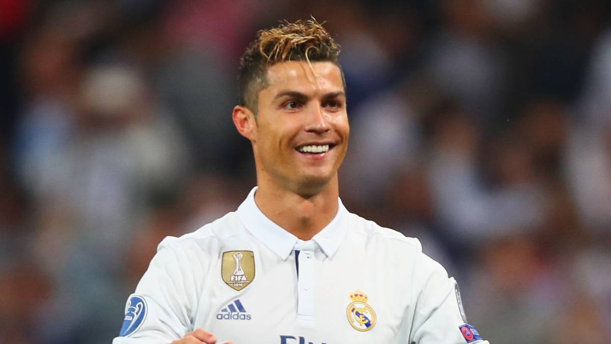 Cười sái hàm với bức ảnh thời trẻ trâu của Ronaldo: Hóa ra, idol của chúng ta đã có bước dậy thì cực kỳ thành công - Ảnh 7.