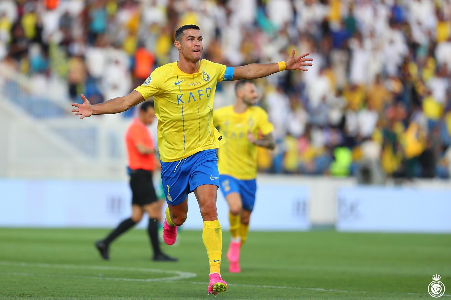 Ronaldo ghi tuyệt phẩm đưa Al-Nassr vào bán kết Arab Champions Cup