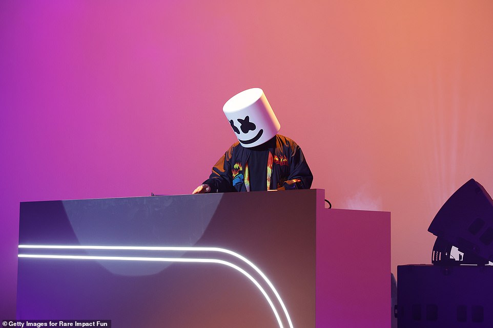 He rocked his signature mask and mixed his tracks on a futuristic table