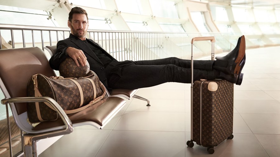 Evocative of his enduring relationship with travel, Lionel Messi shares his impressions of the Horizon suitcase, the signature model of the collection created in collaboration with designer Marc Newson.