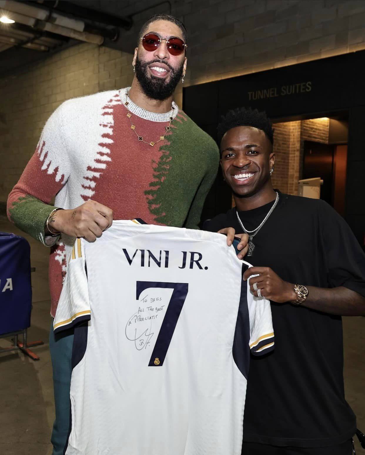 Vini Jr. and Cami Take Courtside to Bond with LeBron and Lakers’ Legends