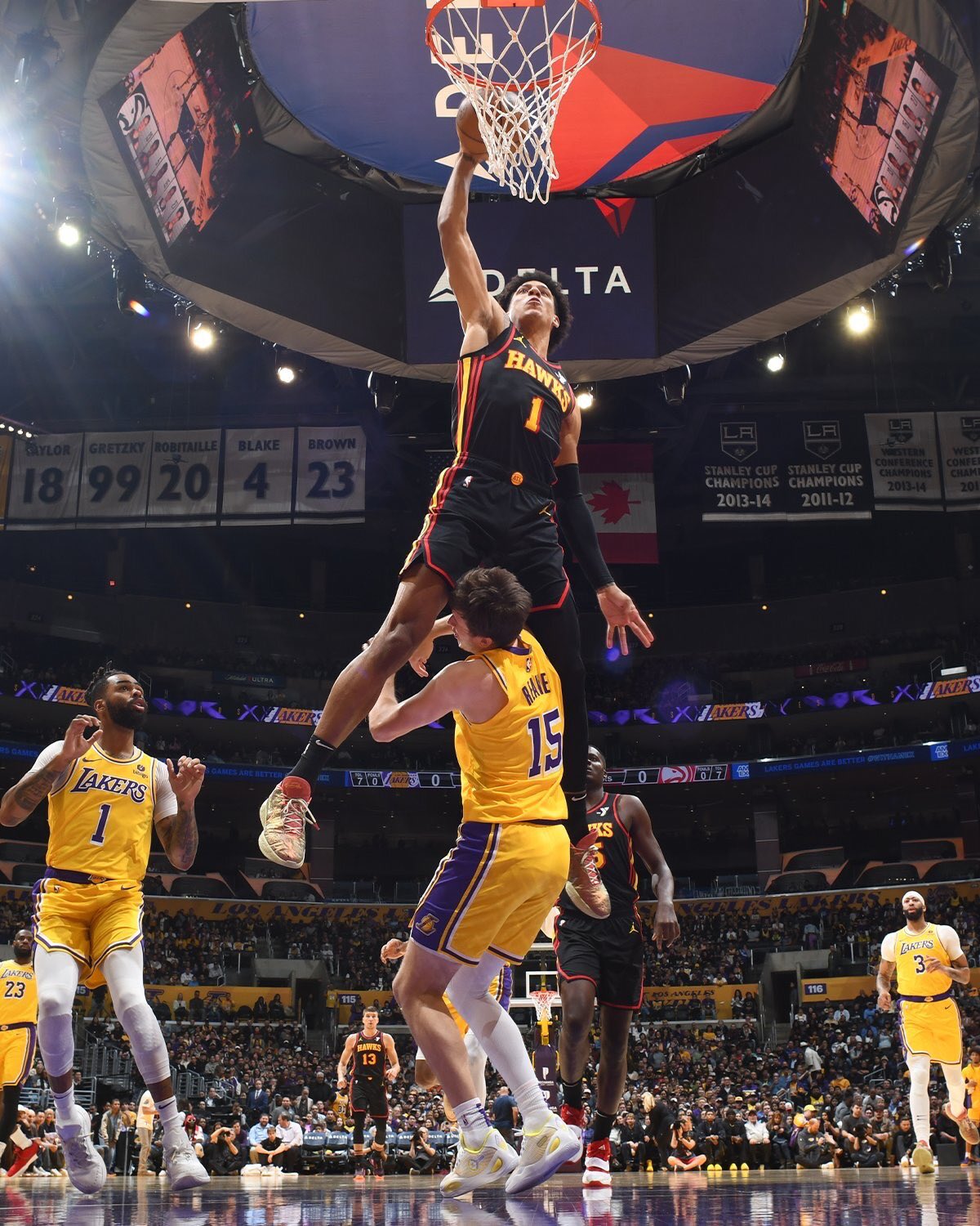 Bleacher Report on X: "Jalen Johnson nearly JUMPED OVER Austin Reaves on  this poster  https://t.co/F0yZCdGvqt" / X