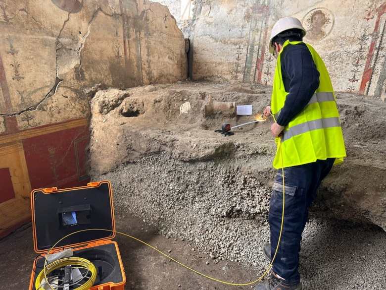 Work at the Casa de Leda, the site of the find