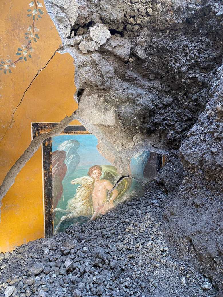 Another view of the discovery of the fresco of Phrixus and Helle