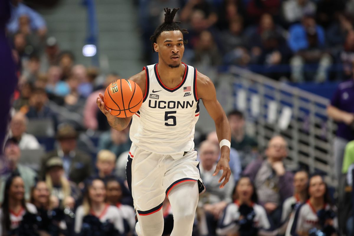 Stephon Castle to miss multiple weeks with knee injury - The UConn Blog