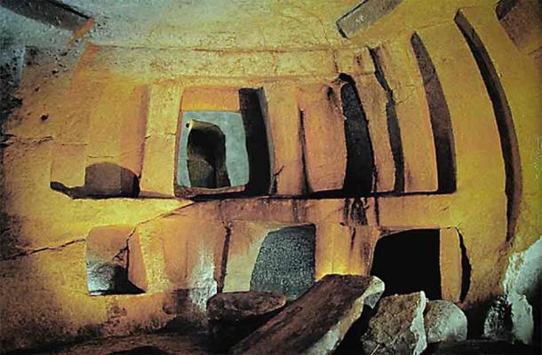 Limestone doorways of the Hal Saflieni Hypogeum. (Hamelin de Guettelet/CC BY-SA 3.0)