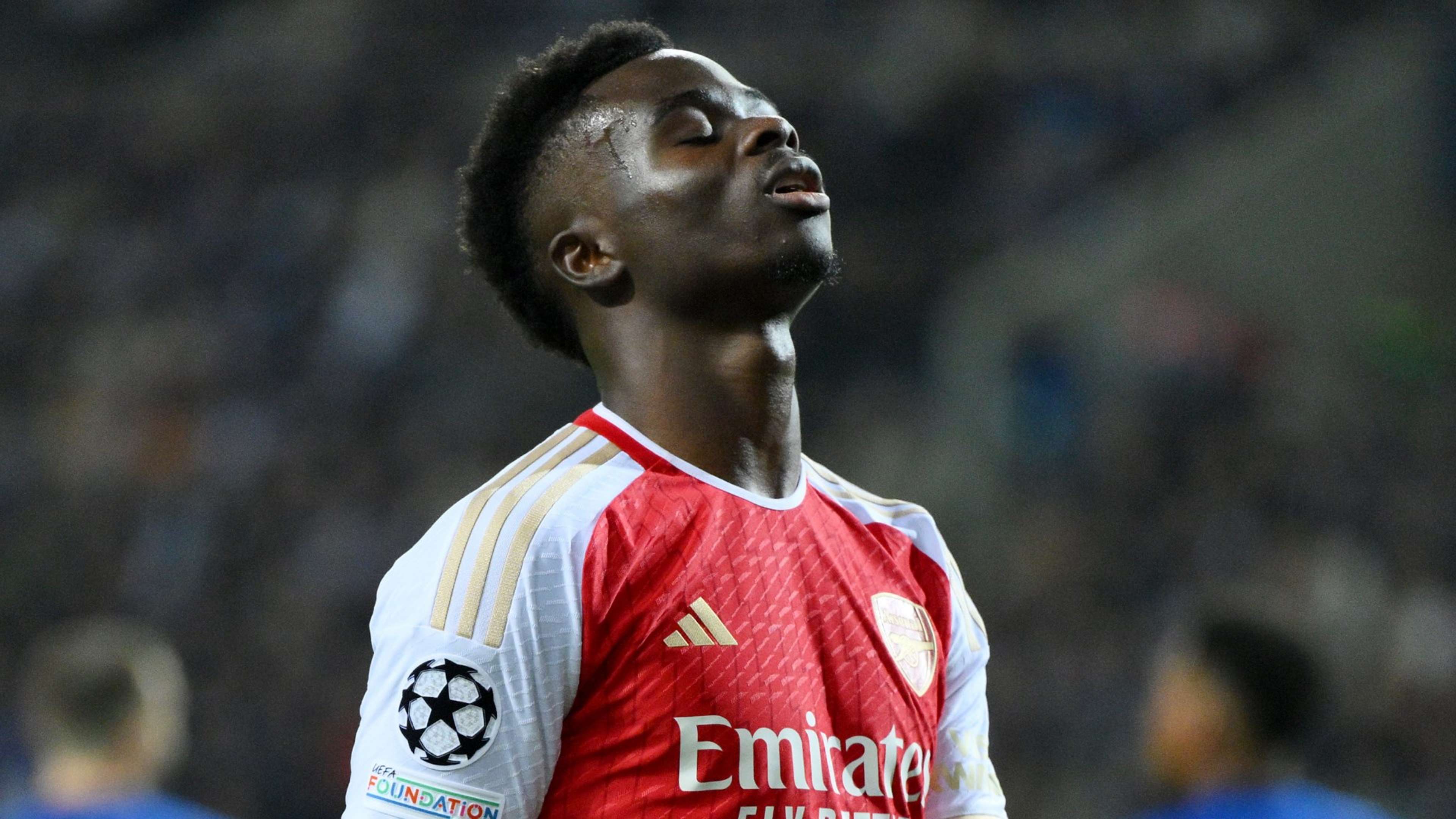 VIDEO: Bukayo Saka phản ứng với trọng tài vì bị từ chối quả penalty phút cuối trong trận hòa Bayern ở Champions League | Goal.com Việt Nam