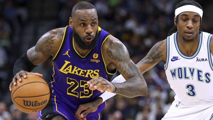 LeBron James thua đau ngày sinh nhật thứ 39 với pha bóng đầy tranh cãi