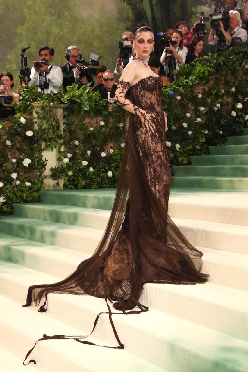 Siêu thảm đỏ Met Gala 2024: Zendaya cực slay với 2 bộ đồ, Jennie - Kendall Jenner khoe body “cháy” quá rồi! - Ảnh 29.