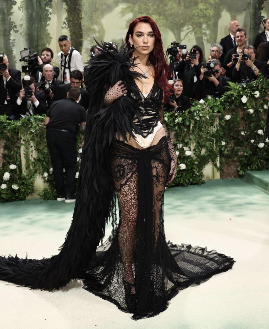 Siêu thảm đỏ Met Gala 2024: Zendaya cực slay với 2 bộ đồ, Jennie - Kendall Jenner khoe body “cháy” quá rồi! - Ảnh 14.