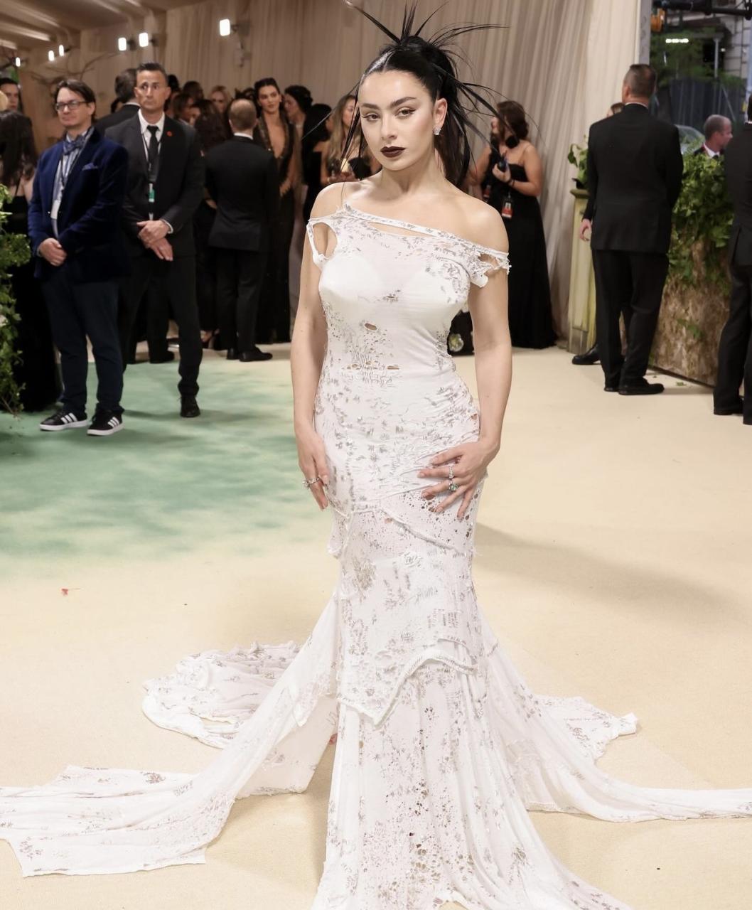 Siêu thảm đỏ Met Gala 2024: Zendaya cực slay với 2 bộ đồ, Jennie - Kendall Jenner khoe body “cháy” quá rồi! - Ảnh 19.