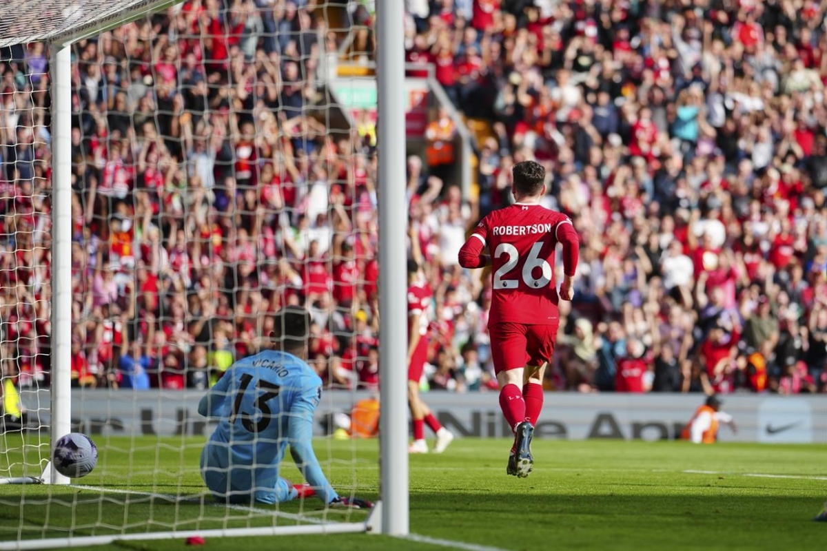 Cầu thủ Tottenham cãi nhau ngay trên sân, suýt ẩu đả khi thua Liverpool - Ảnh 2.