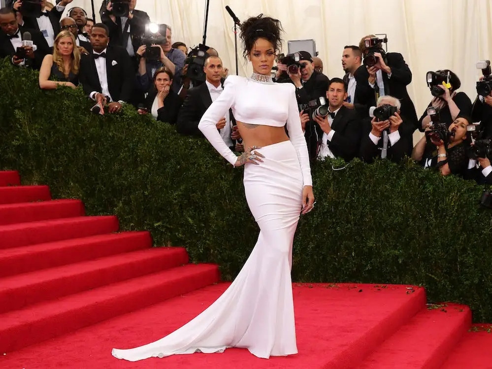 Những bộ cánh ấn tượng, phá vỡ mọi quy chuẩn của Rihanna qua các mùa Met Gala - Ảnh 5.