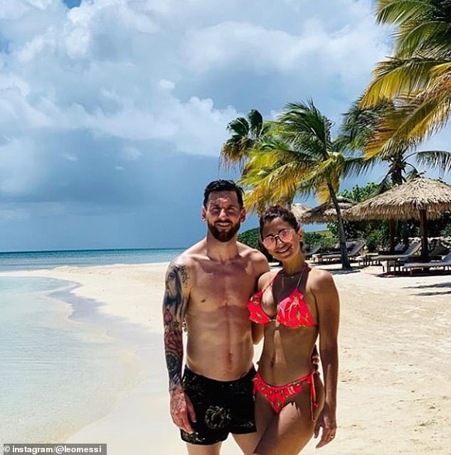 Lionel Messi poses for a photo with wifeAntonella Roccuzzo while on holiday