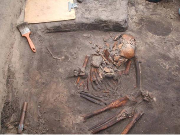 One of the burial units found by the MAE-USP team in 2005; the material has now been re-analyzed using novel techniques (Paulo DeBlasis/PLoS ONE)