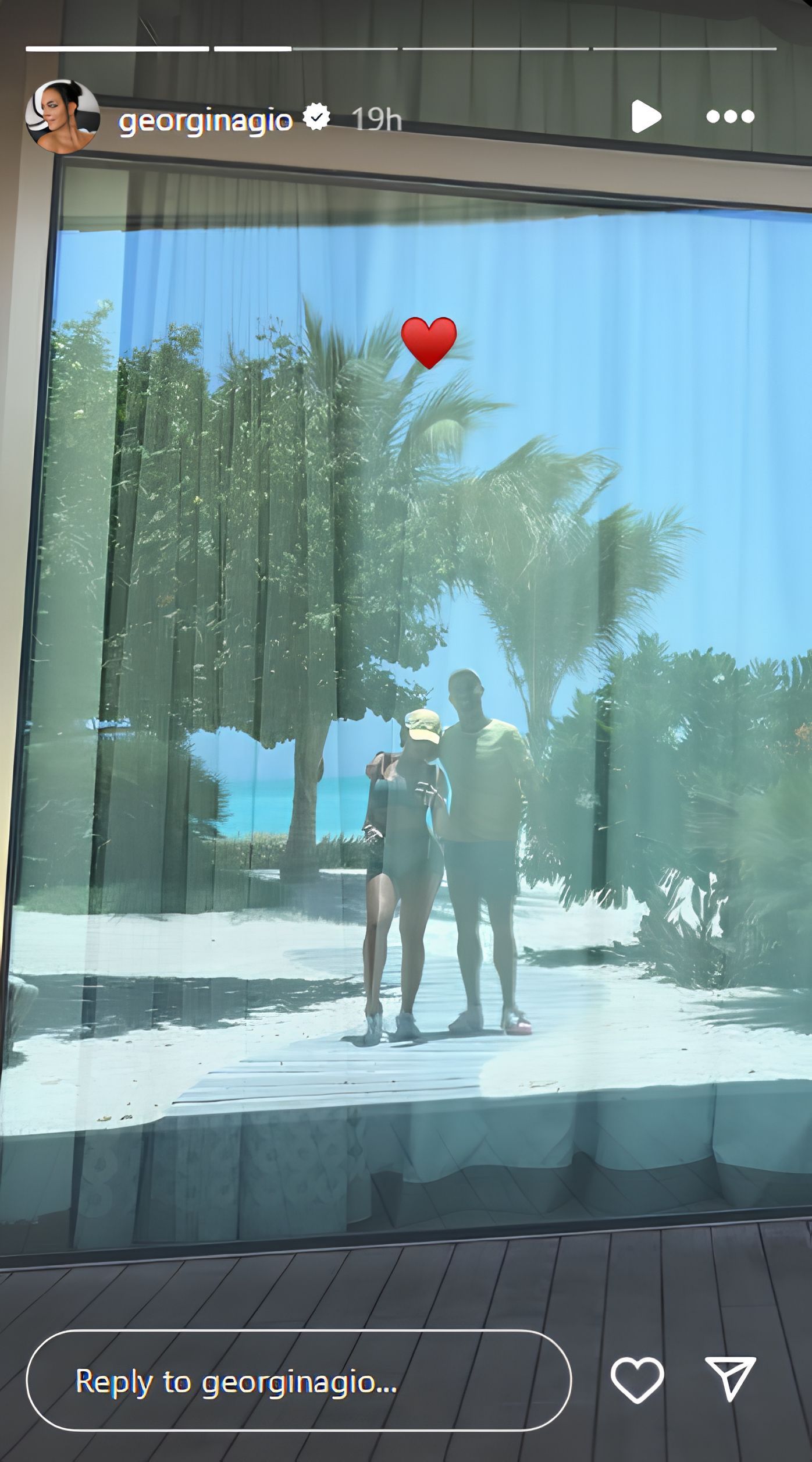 Georgina and Ronaldo share a photo while on vacation