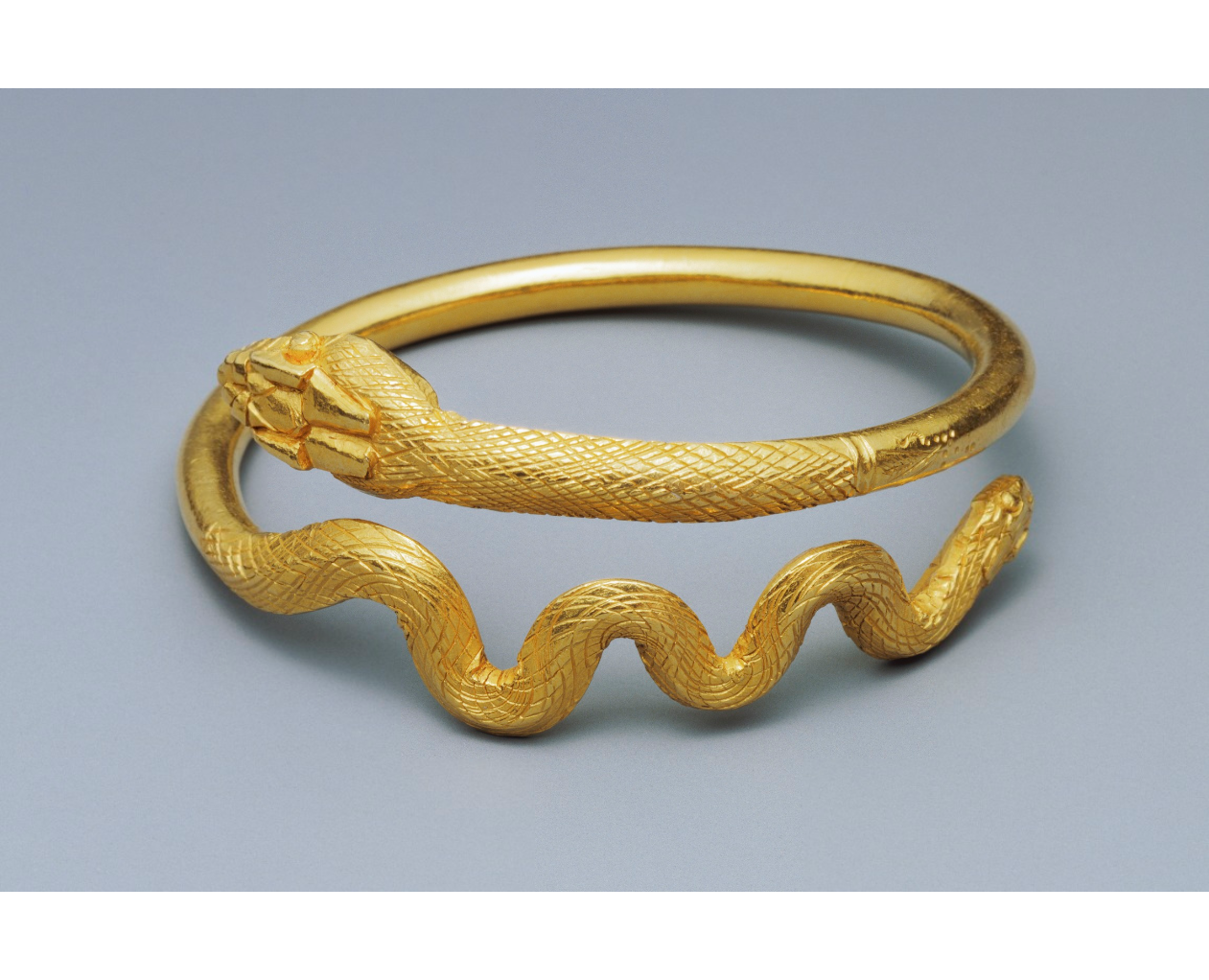 Double headed snake bracelet made from gold. Roman Egypt, 1st century A.D. [1261x1022] : r/ArtefactPorn